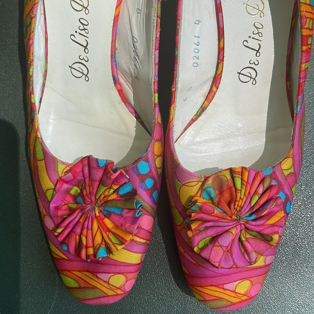 Vintage 1960’s De Liso Debs Vendome print (silk?) sling-backs with bows
